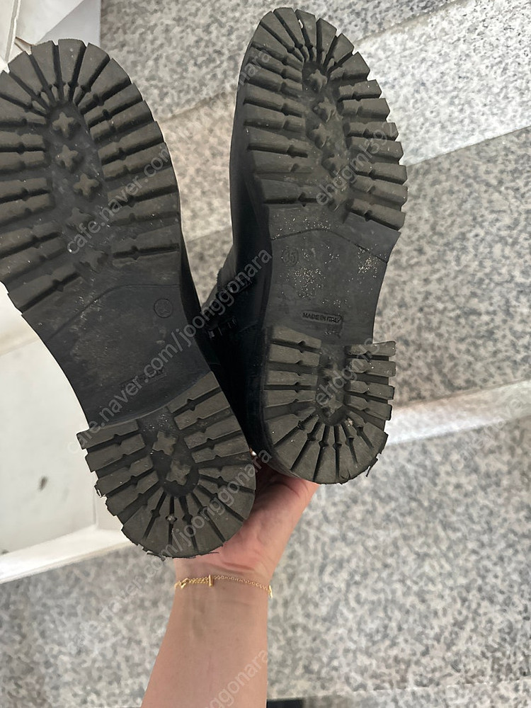 슈콤마보니 (새상품아님)230사이즈 판매--2