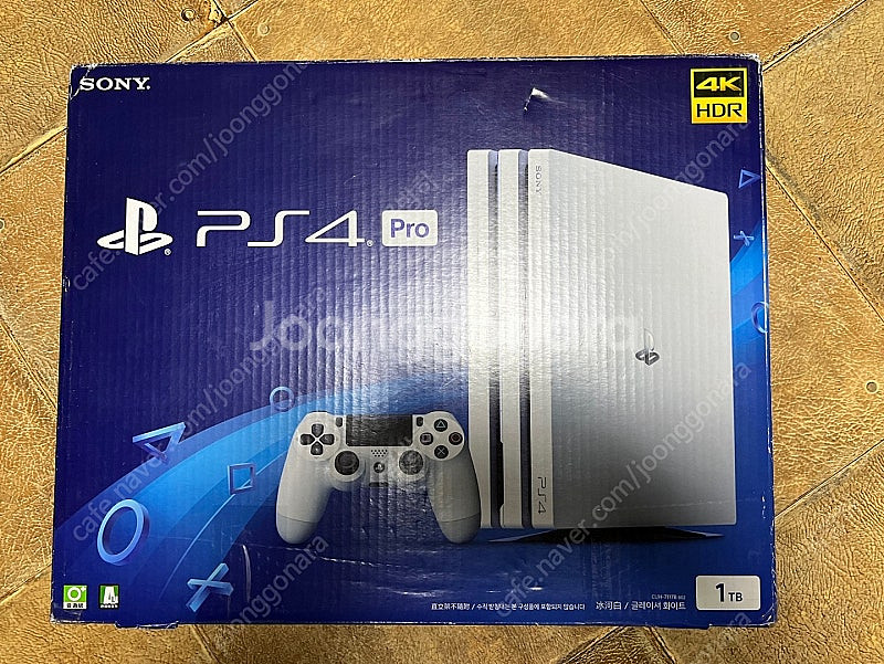 플스4프로 화이트 팝니다 (SSD 1테라, 18만)--0