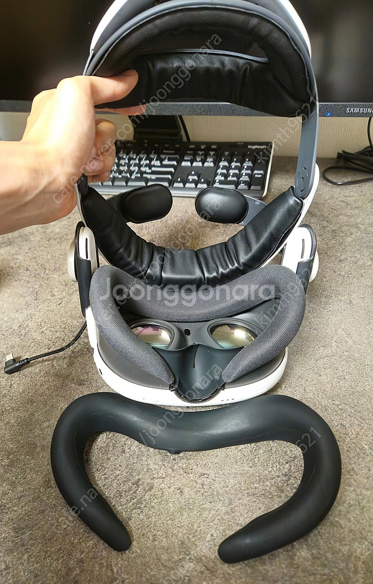 메타퀘스트3 팝니다. 베터리, 헤드스트랩 포함--2