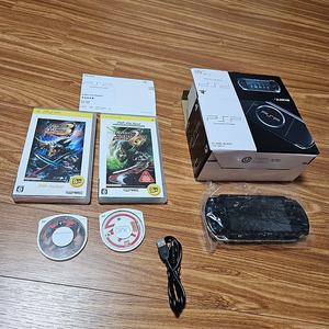 PSP-1005 + 게임팩 4개