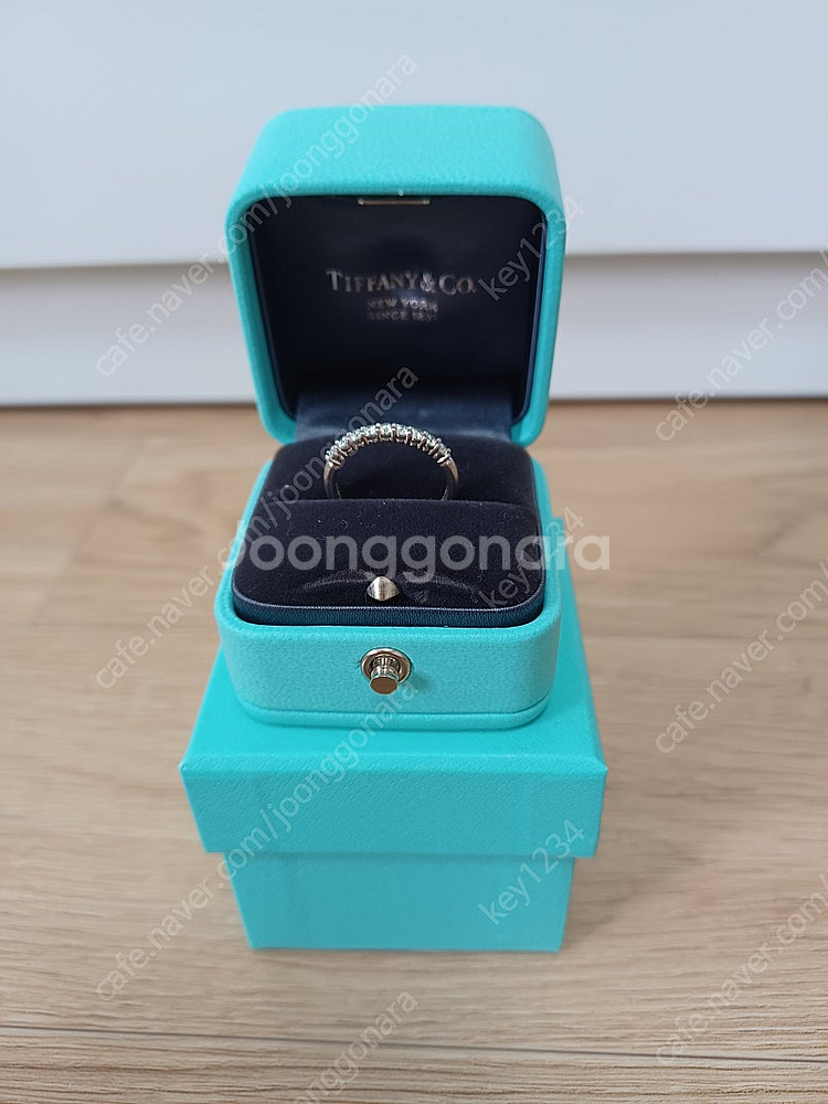 티파니 임브레이스 쉐어드 9p다이아 플래티늄 가드링 반...--1