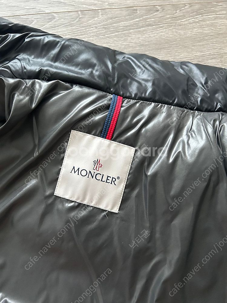 몽클레어 마야 숏패딩 블랙--3