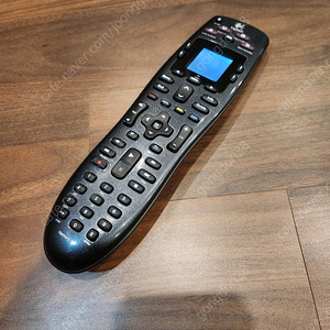 로지텍 하모니 700 (logitech harmony remote 700)