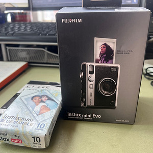 인스탁스 미니 에보 (instax mini evo) 일본 아마존 직구품 판매합니다.