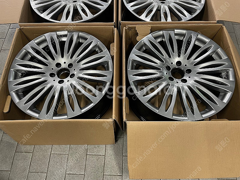 [ 벤츠 ] S클래스 S500 W222 마이바흐 정품 20인치 휠 팝니다.--2