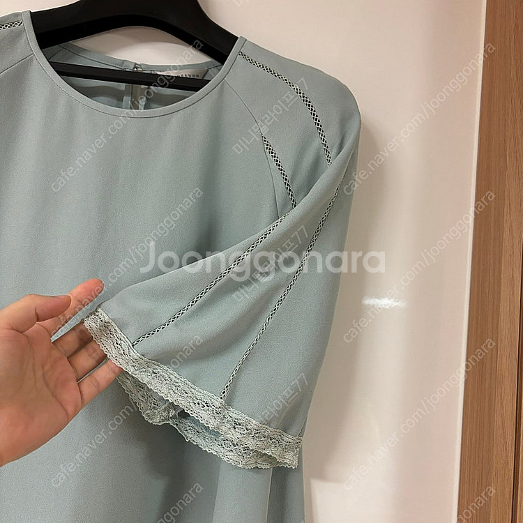 레니본 진주 민트 레이스 벌룬 소매 블라우스 55000...--3