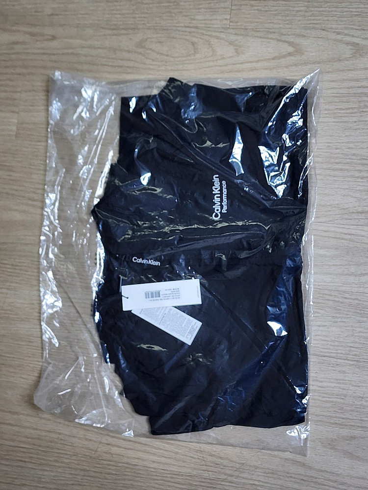 (새제품)캘빈클라인퍼포먼스 24SS 남여공용 바람막이 셋업 3종 (바람막이1종+반팔티1종+긴바지1종) 사이즈s90--2