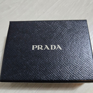 프라다(PRADA) 열쇠지갑(보증서 동봉, 새것)