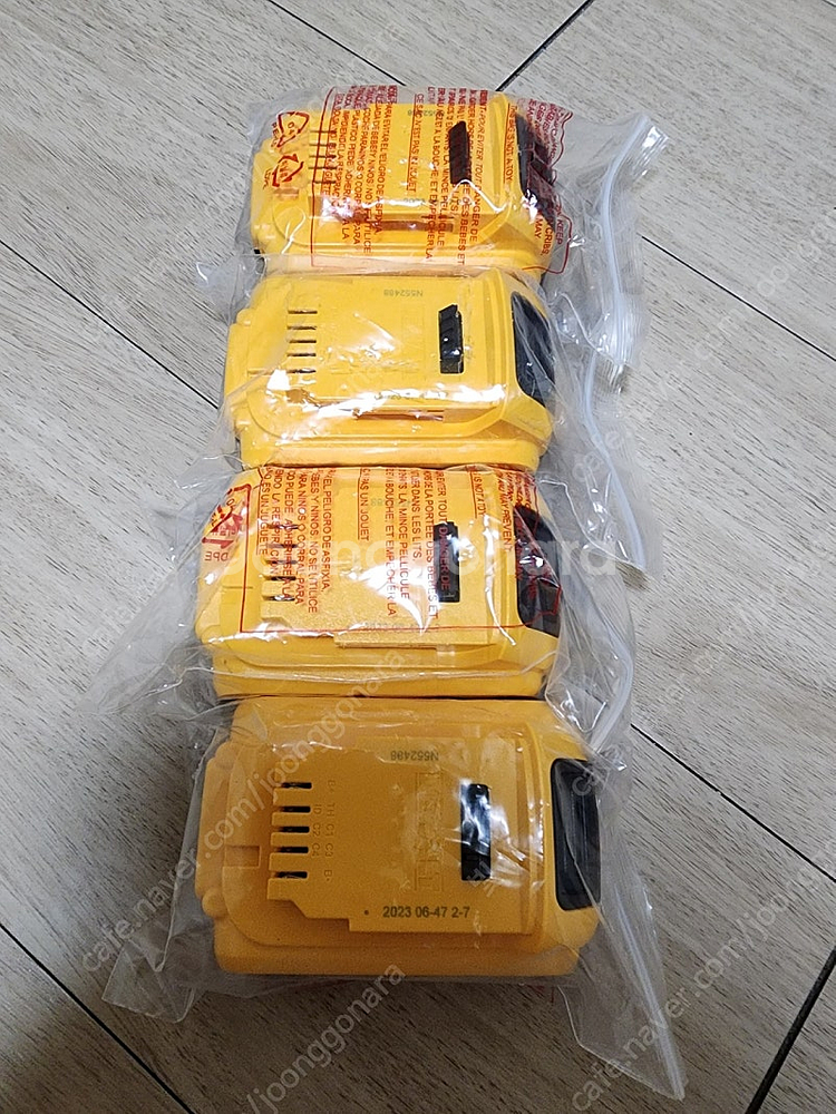 디월트 배터리 5AH 팝니다--5