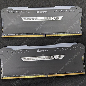 CORSAIR Vengeance RGB PRO 32GB(2x16GB) DDR4 메모리 판매합니다.