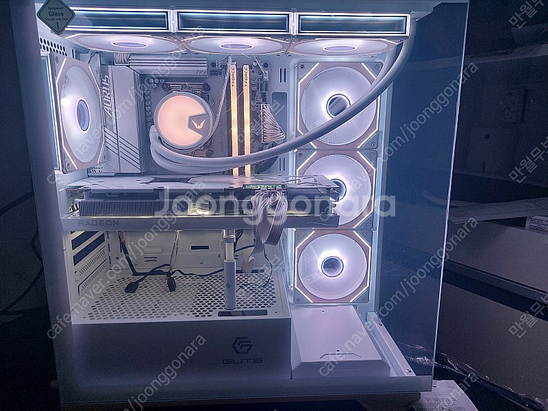 게이밍컴 팝니다. 화이트감성 7800x3d + 헬하운드...--2