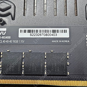 Klevv ddr5 16gb 4800 4장 artic 방열판 장착된 메모리 판매합니다.