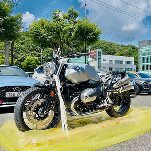 23년식 BMW R9T 스크램블러 신차급 판매합니다.(2026년 8월 24일까지 BMW 모터라드 워런티 가능 / 1인 소유)