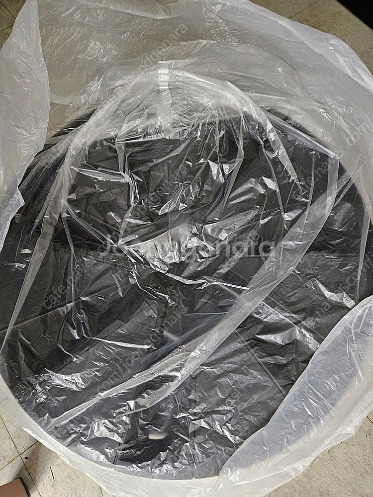 테슬라 모델3 하이랜드 2024 18인치 휠 커버 정품 팝니다.--1