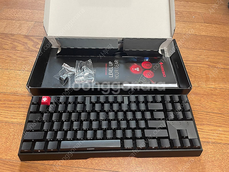 체리 MX3.0S TKL 저소음적축 키보드 팝니다--1