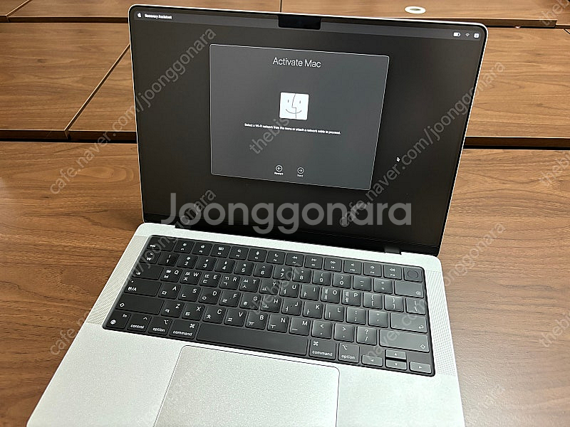 맥북 프로 m3 14인치 기본형 실버 새상품급--1