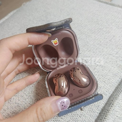 갤럭시 버즈와위치와맞교환. 워치는 4이상이면됩니다--0