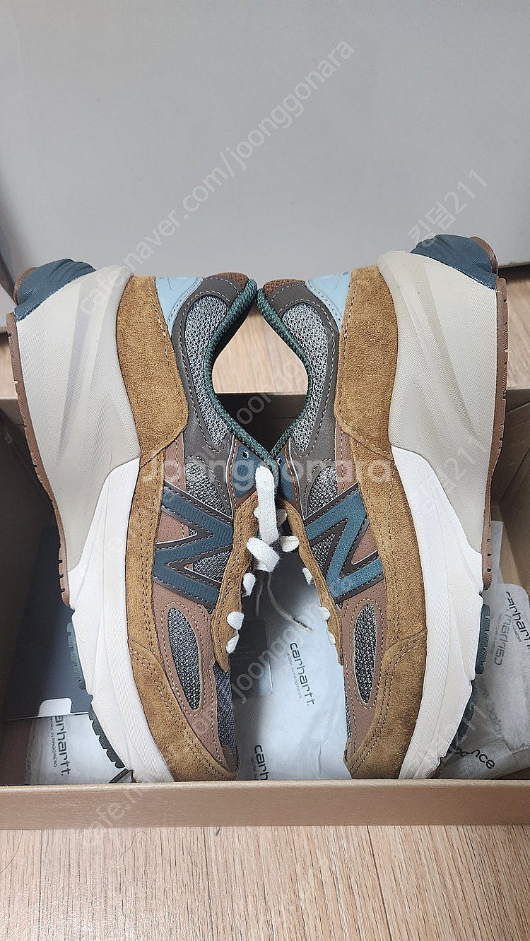 뉴발란스 990V6 칼하트 255사이즈--1
