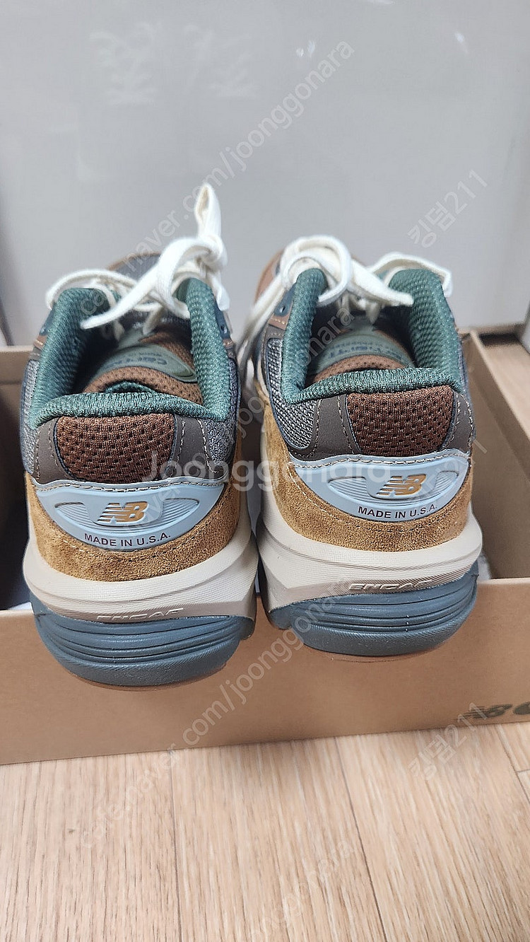 뉴발란스 990V6 칼하트 255사이즈--3