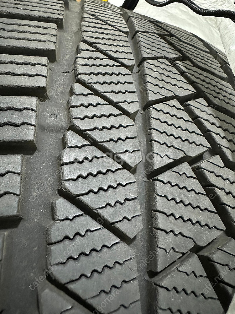 콘티넨탈 윈터타이어 225/40/18--0