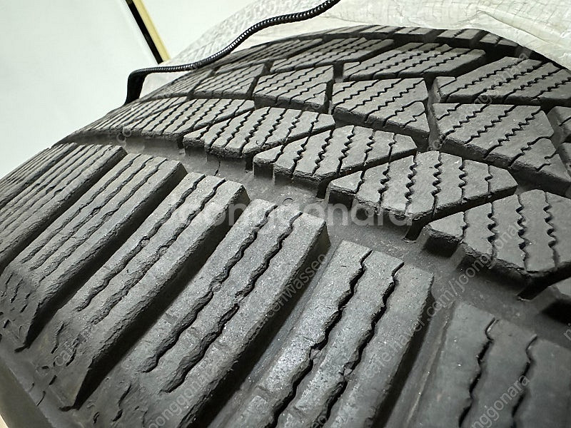 콘티넨탈 윈터타이어 225/40/18--1