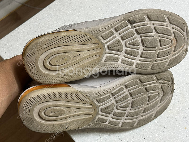 (택포) 운동화 나이키 에어맥스 액시드 미드 (270/275) 4만--6