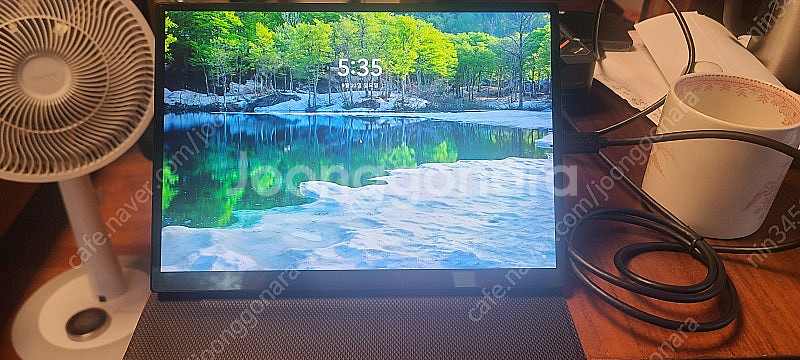 제우스랩 z10t 포터블 모니터 입니다.--0