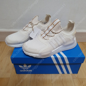 (새것)아디다스 남여공용 NMD V3 운동화 GY6818