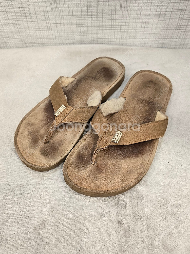 UGG 어그 양털 쪼리 슬리퍼 250--0