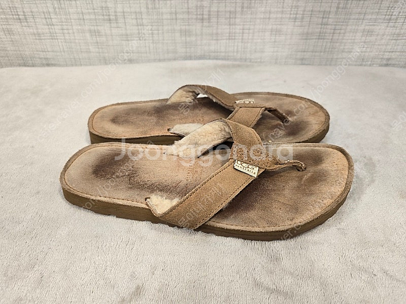 UGG 어그 양털 쪼리 슬리퍼 250--3