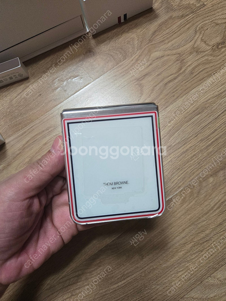 톰브라운 에디션 z플립3 풀구성-핸드폰 전체 교체 정품...--3