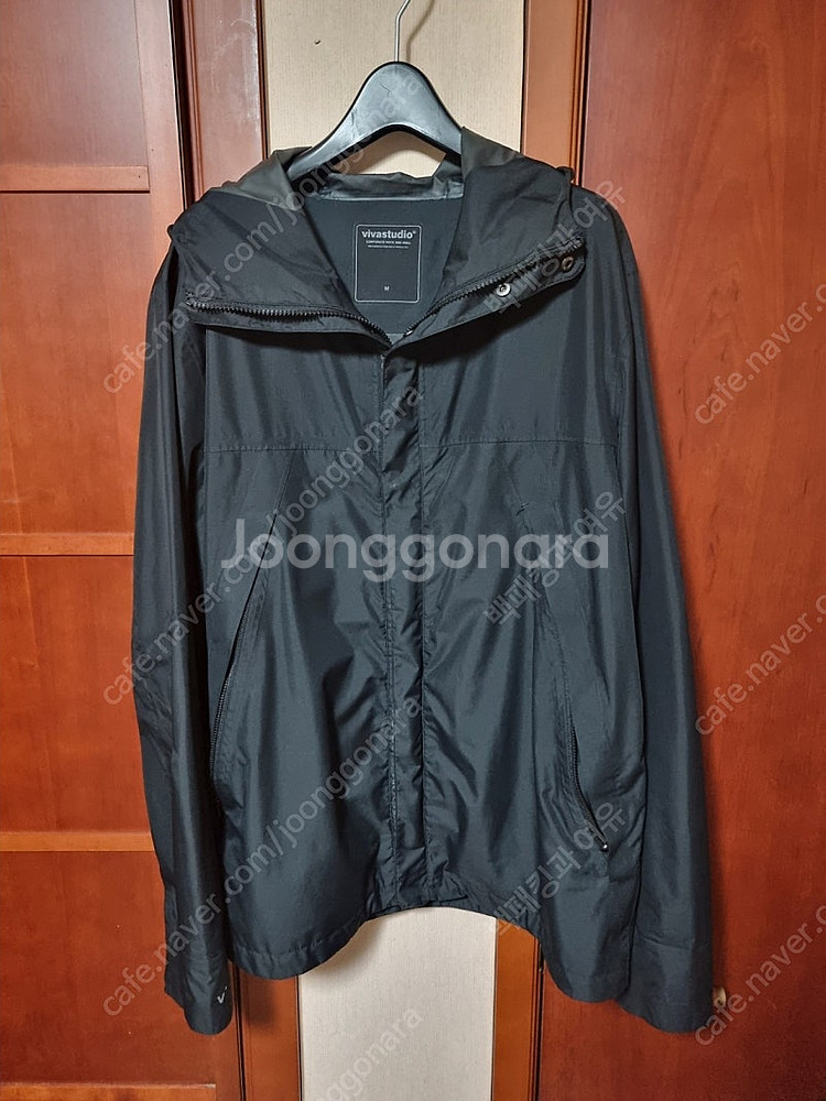 (M) 비바 스튜디오 검정색 바람막이 팝니다 ^^--0
