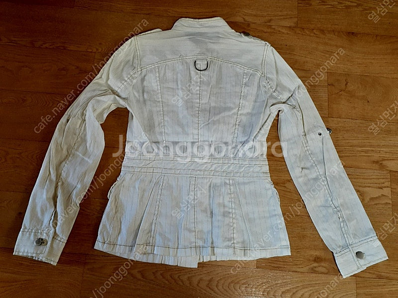 쟈켓 예쁜니다 요즘 계절 편하게 입부세요 여름좋아요 5000원 직거래 가능해요--1
