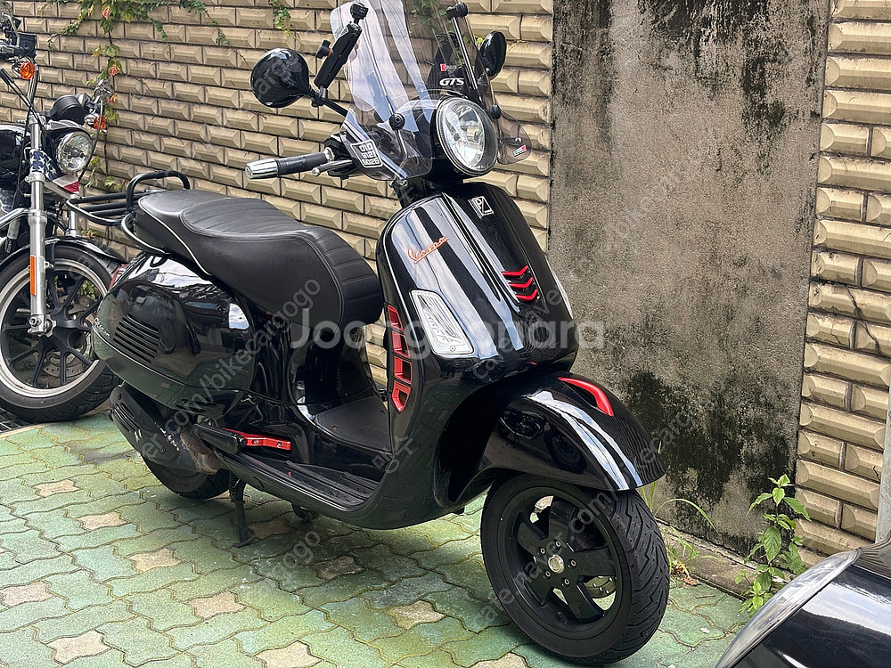 베스파 GTS 300 18년식 2만6천키로대 판매합니다--2