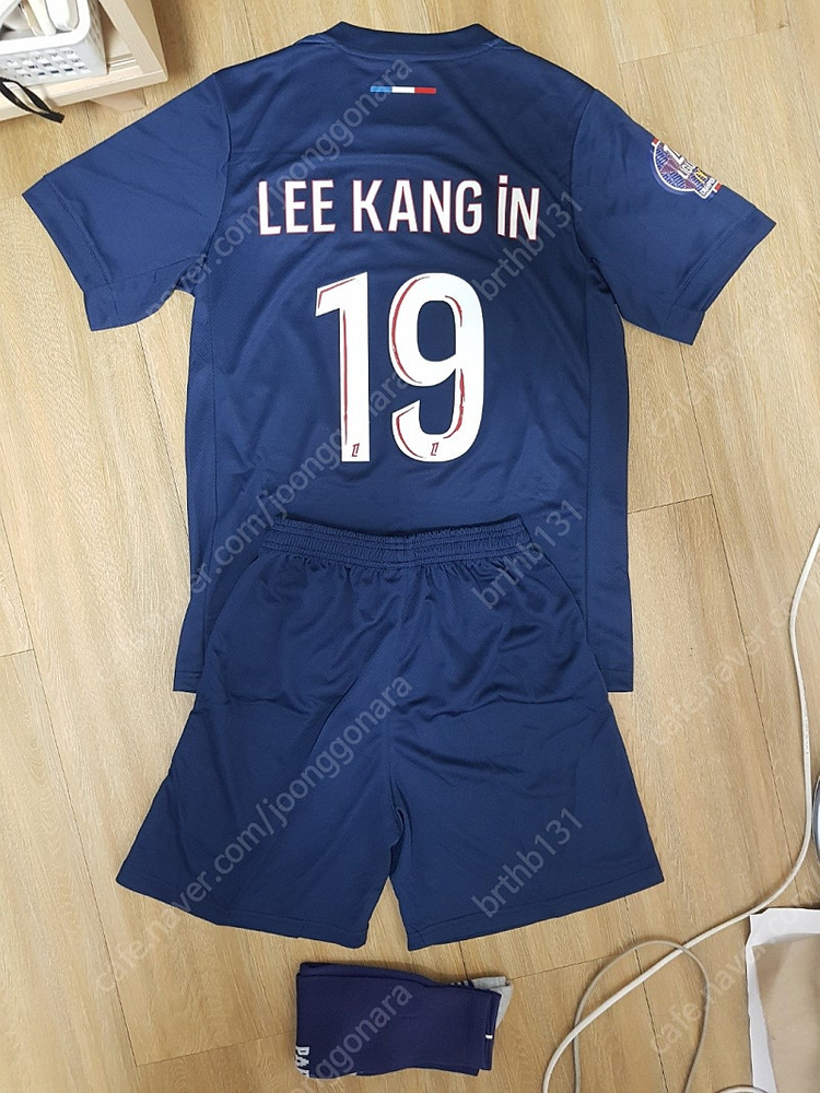 24-25시즌 PSG 이강인 홈 어웨이 축구 유니폼 상하의양말세트 판매(프랑스리그패치 포함) 이미지