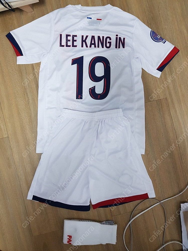 24-25시즌 PSG 이강인 홈 어웨이 축구 유니폼 상하의양말세트 판매(프랑스리그패치 포함) 이미지