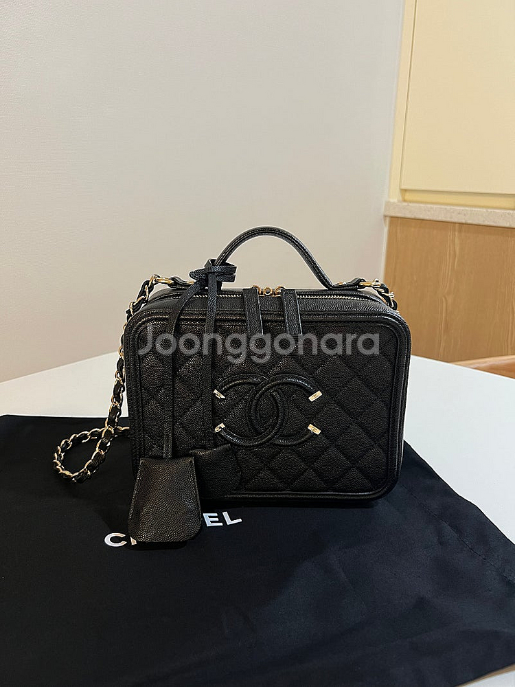 샤넬 코스메틱백 미듐 (전시품급)--0