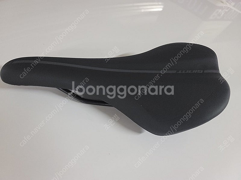 타론0 기본안장(custom) 팝니다--1