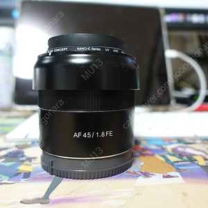 삼양 AF 45mm F1.8 소니FE 마운트 판매합니다.