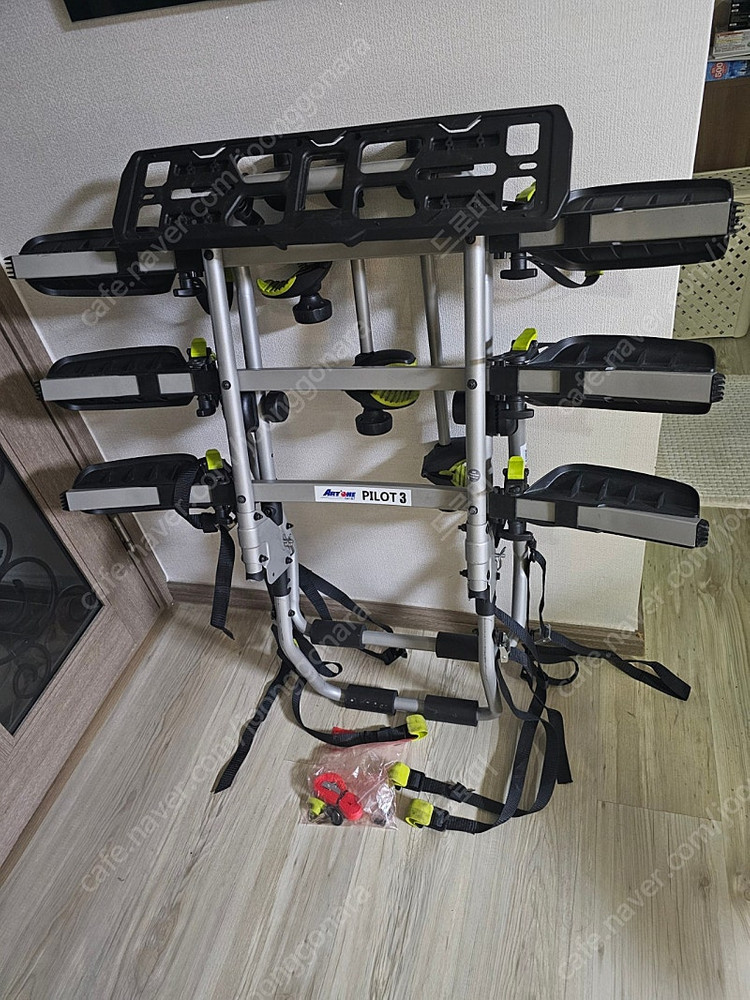 아트원 / 버즈랙 파일럿3 / 자전거캐리어 / 후미형 바퀴고정식/ SUV전용--1