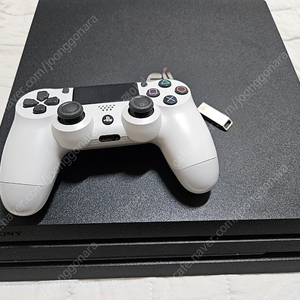 PS4 PRO 1테라 커펌기기 팝니다.