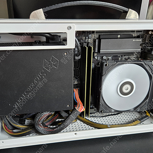 5600G SFF ITX 사무용 미니피씨 팝니다.