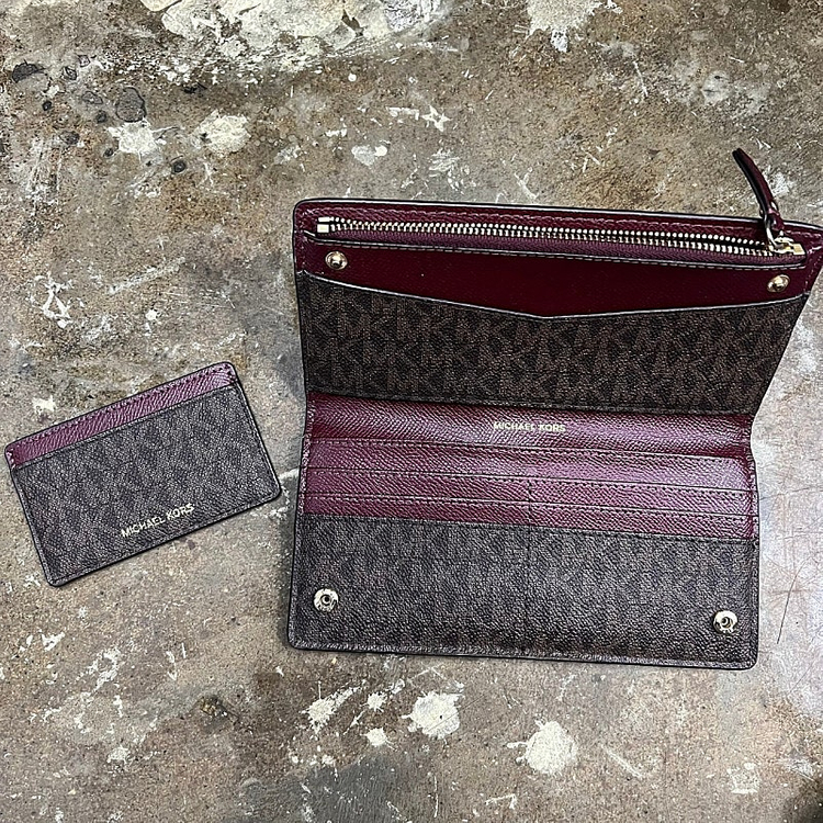 새제품 마이클코어스 지갑 여성 지갑 카드지갑 mcm 루이까또즈 빈폴 코치 메트로시티 이미지