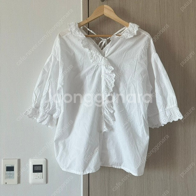 양브이넥 펀칭블라우스 화이트--0