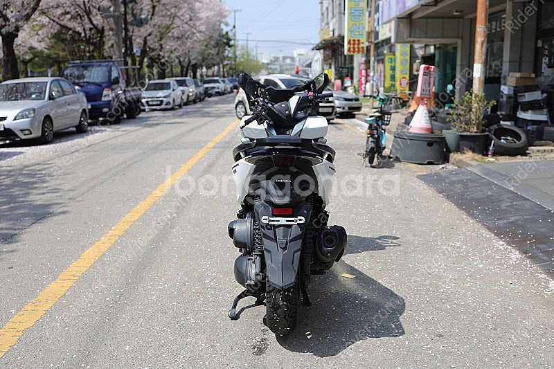 혼다 포르자300 2018년식 43000km 흰색 23...--2