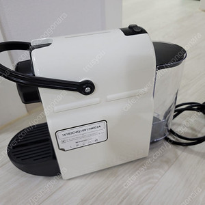 네스프레소 c40 팝니다.