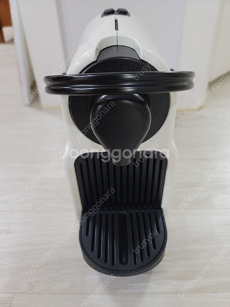 네스프레소 c40 팝니다.--1