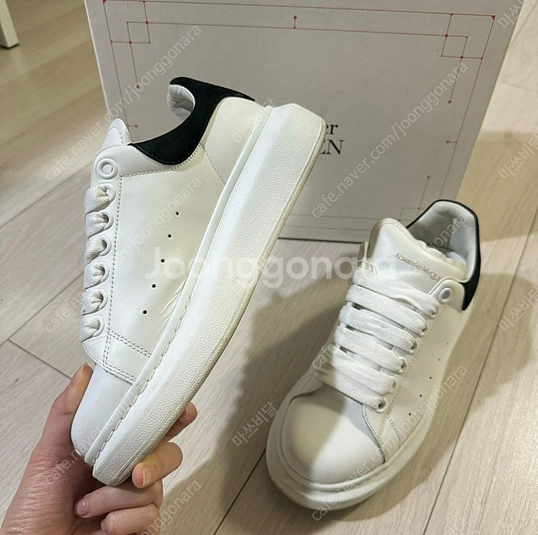 알렉산더 맥퀸 오버솔 블랙탭 스웨이드 운동화 37 2/...--2