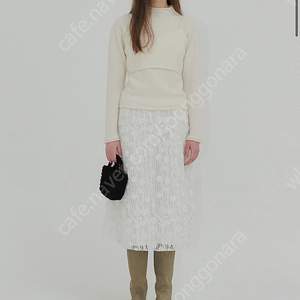 Uki Embroidery Skirt in White / lo61 / 엘로61