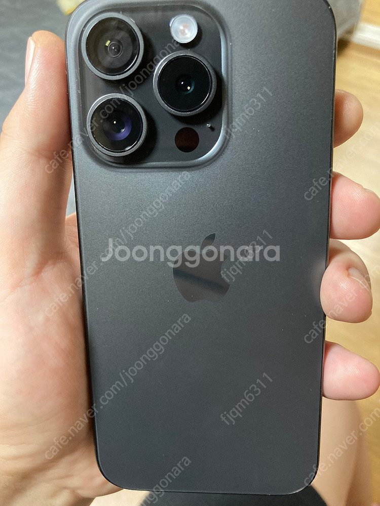 아이폰 15pro 블랙티타늄 128기가 팝니다--1